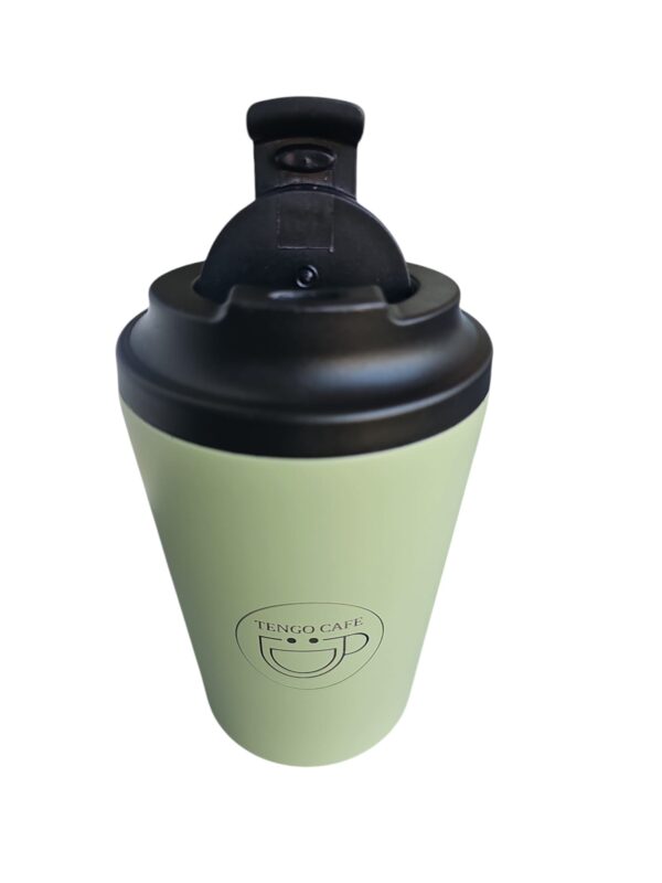 kubek termiczny tengo cafe z otwartą zatyczką