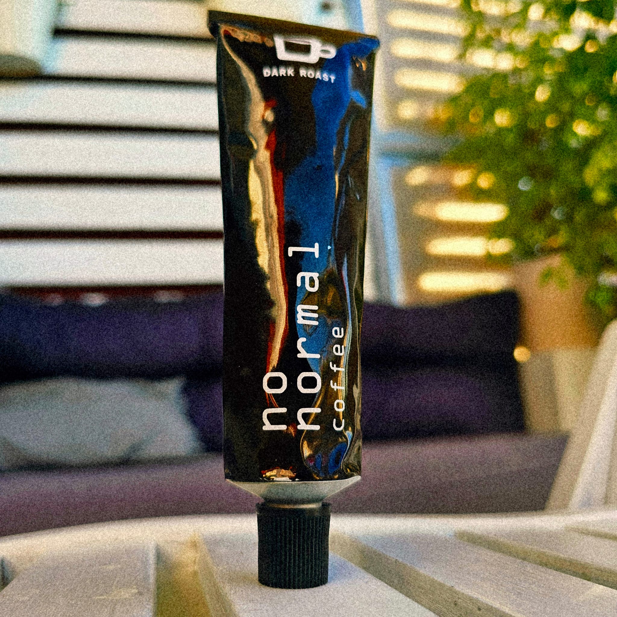 Read more about the article Kawa w tubce? Brzmi dziwnie? A jednak – No Normal Coffee to hit dla ludzi w podróży